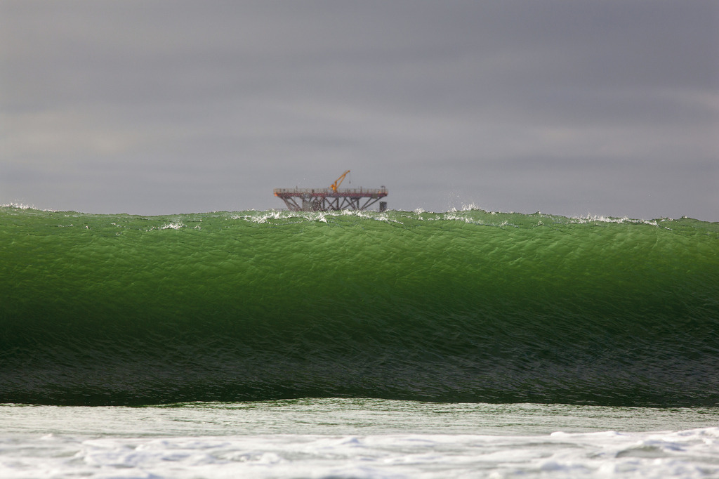 Photo of offshore drilling rig by Francesca Piqueras