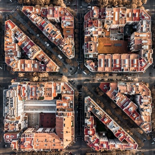 Overhead photo of Barcelona city block